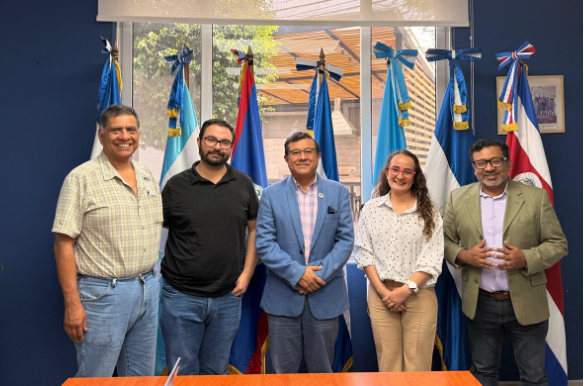 COORDINADOR DEL PGRC-CCAD/SICA VISITA LA GERENCIA DE MEDIO AMBIENTE DE COCESNA
